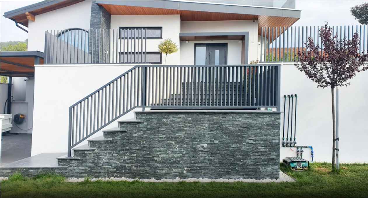 Eleganter Aluminiumzaun Gartenbereich